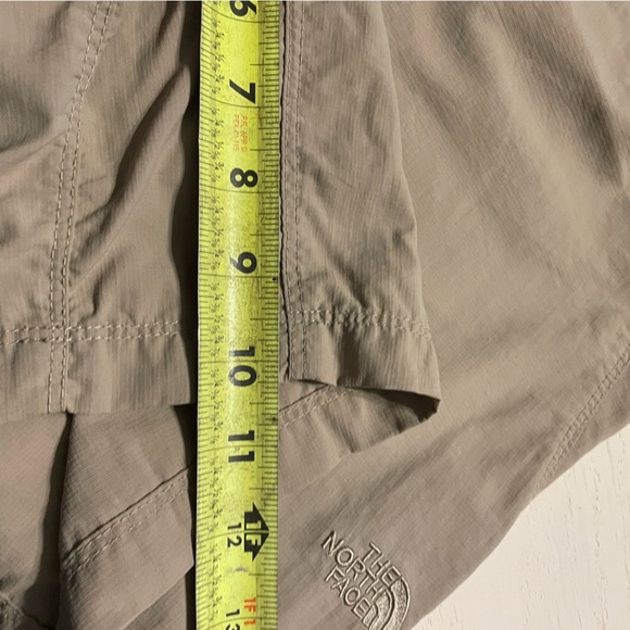 The North Face Shorts Mens Large Beige 10” Nylon Stow Pocket Hiking Fishing Camp - Picture 11 of 11